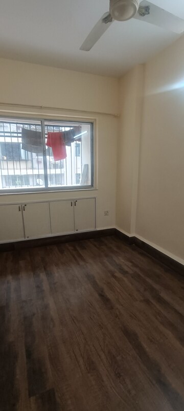 Room in 2 BHK Apartment at Anita Nagar Chs, Kandivali East – for Rent
