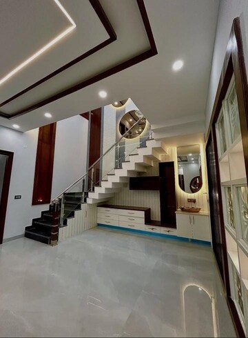 Parking in 2.5 BHK Builder Floor at Sector 20 – for Sale