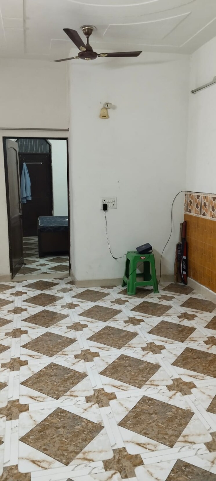  Parking, sector 31 1.5 Bedroom 900 Sq.Ft. Builder Floor In Sector 31 Faridabad 8814543