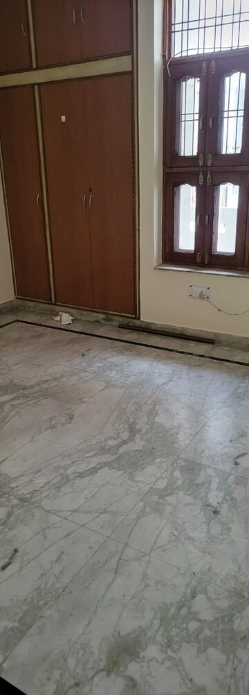 Room in 2 BHK Independent House at Sector 31 – for Rent