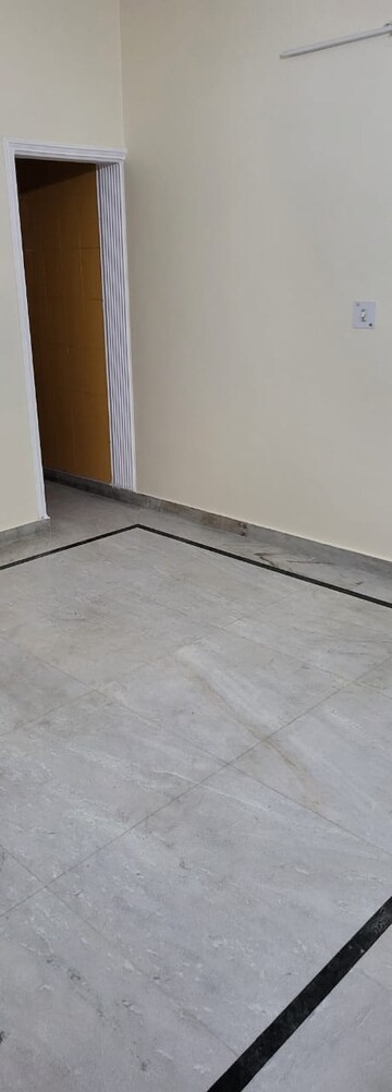 Room in 2 BHK Independent House at Sector 31 – for Rent