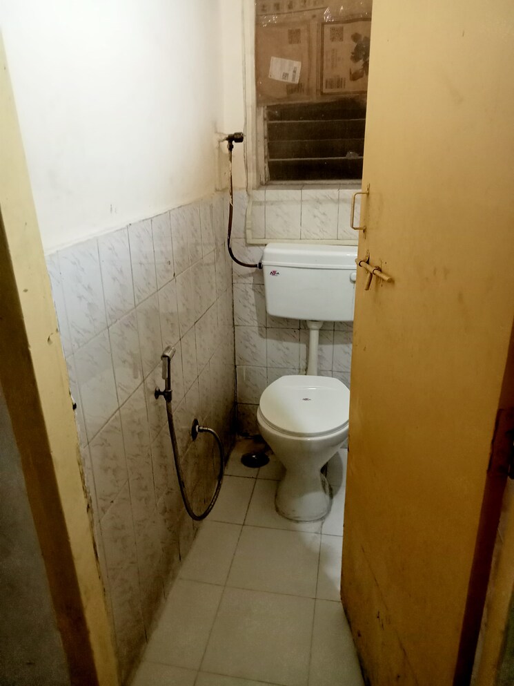 Bathroom, nanak-chs 1 Bedroom 550 Sq.Ft. Apartment In Kopar Khairane Navi Mumbai 8814585