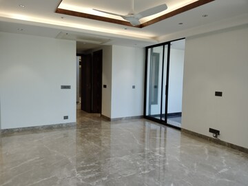 Room in 4 BHK Apartment at Hauz Khas Enclave – for Sale