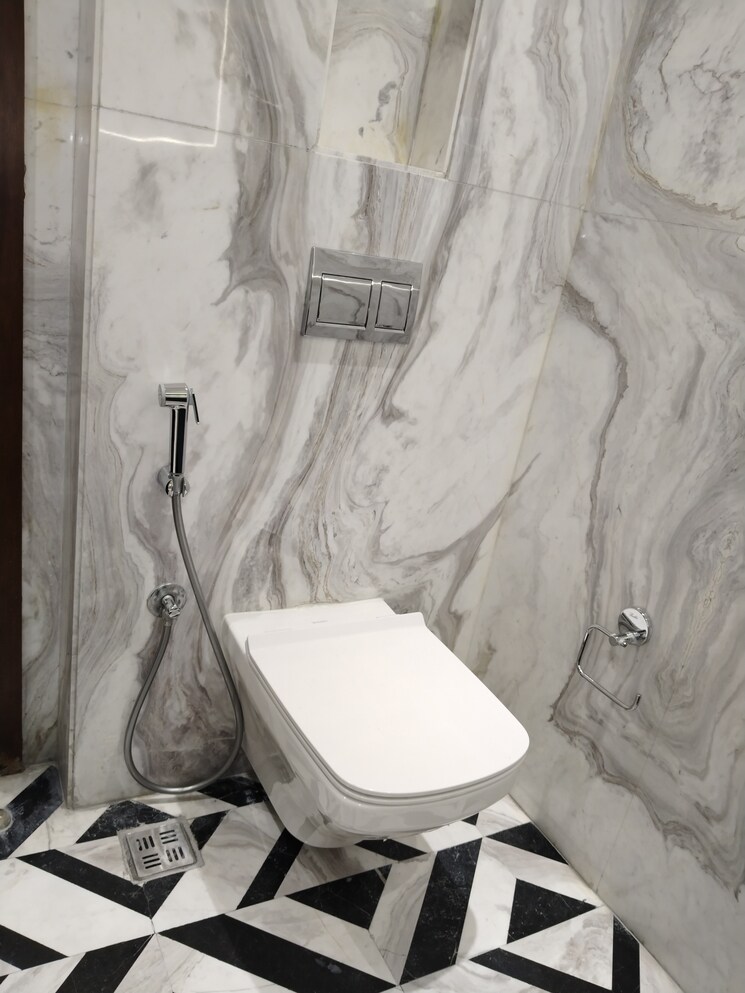 Bathroom, hauz khas enclave 4 Bedroom 5000 Sq.Ft. Apartment In Hauz Khas Enclave Delhi 8814583