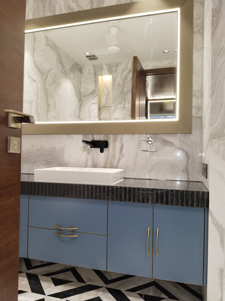 Bathroom, hauz khas enclave 4 Bedroom 5000 Sq.Ft. Apartment In Hauz Khas Enclave Delhi 8814583