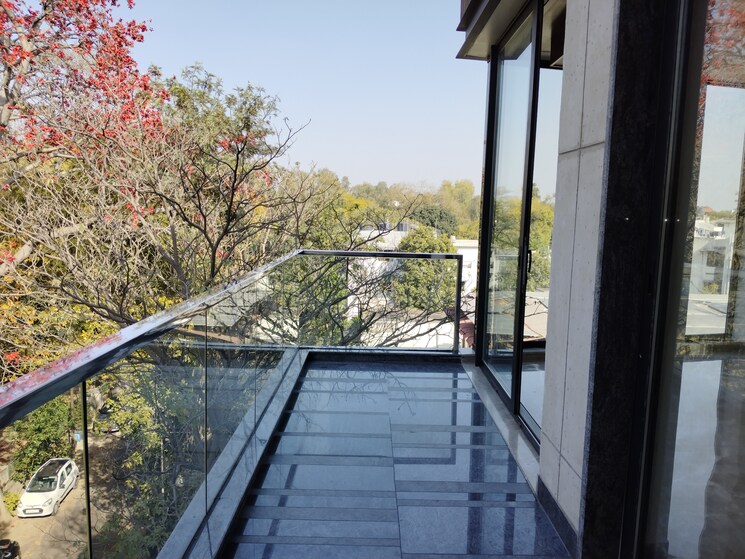 Balcony, hauz khas enclave 4 Bedroom 5000 Sq.Ft. Apartment In Hauz Khas Enclave Delhi 8814583