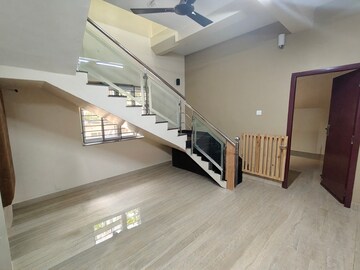 Master Bedroom in 3 BHK Villa at Kodambakkam – for Rent