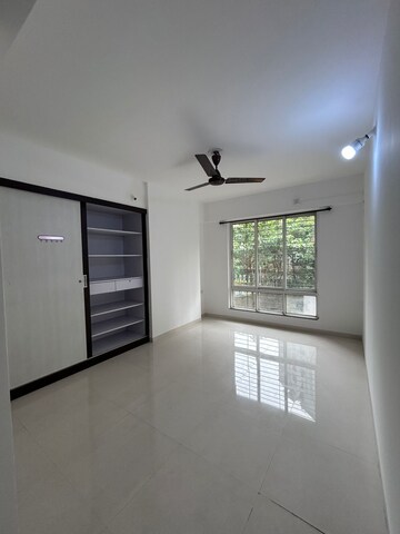 Room in 3 BHK Apartment at Puranik City, Kasarvadavali – for Rent