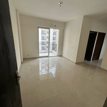 Room in 2.5 BHK Apartment at Signature Global Proxima Phase 2, Sector 89 – for Rent