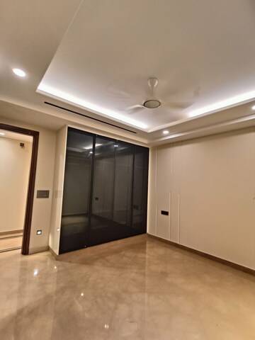 Room in 4 BHK Builder Floor at Navjeevan Vihar – for Rent
