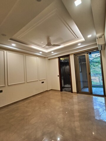 Room in 4 BHK Builder Floor at Navjeevan Vihar – for Rent