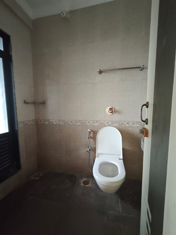 Bathroom, safal-shree-saraswati-phase-4 3 Bedroom 877 Sq.Ft. Apartment In Chembur Mumbai 8814732