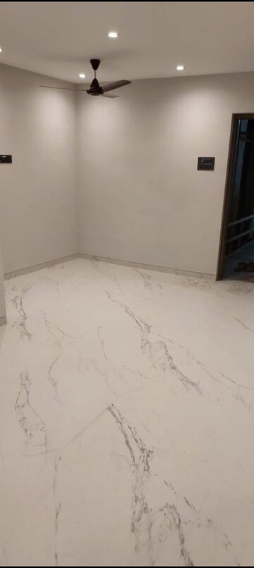 Room in 3 BHK Apartment at The Wadhwa Venue 52, Khar West – for Rent