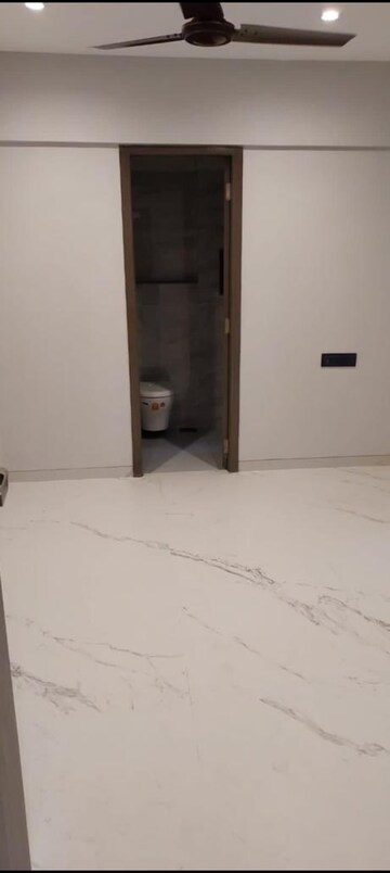 Room in 3 BHK Apartment at The Wadhwa Venue 52, Khar West – for Rent