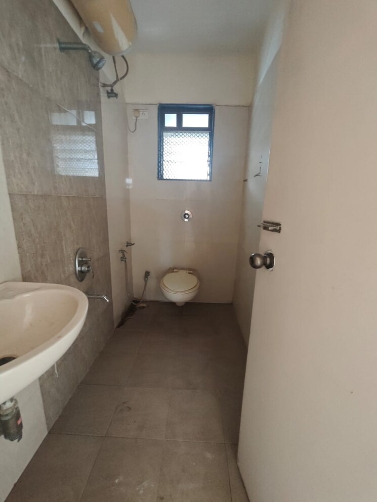 Bathroom, sufalam-apartment-chembur 3 Bedroom 1000 Sq.Ft. Apartment In Chembur Mumbai 8814763
