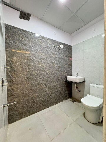 Bathroom in 2 BHK Builder Floor at Plaza Mall, Sector 28 – for Rent