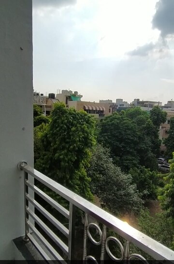 2 BHK Builder Floor – Garden View at Malviya Nagar - for Rent