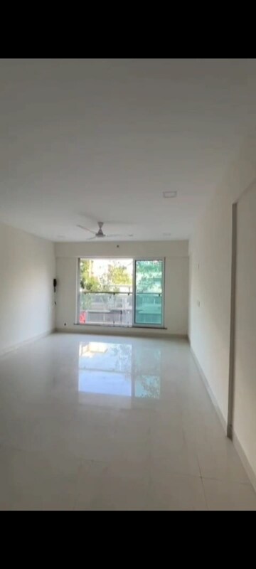 Room in 3 BHK Apartment at New India Himalaya, Andheri East – for Rent