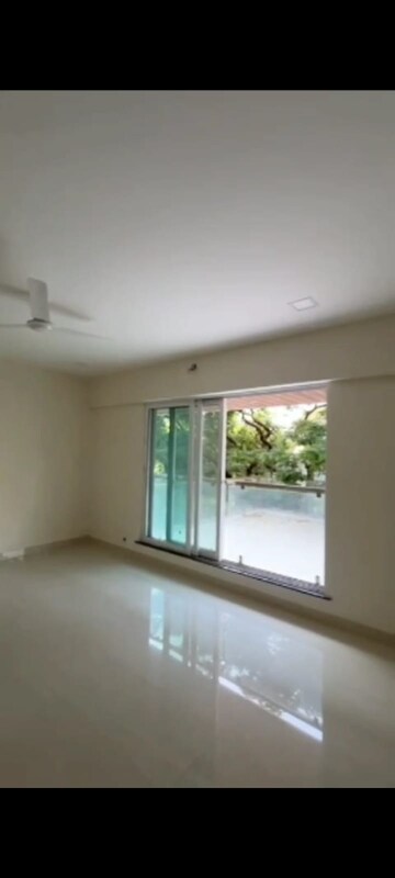 Room in 3 BHK Apartment at New India Himalaya, Andheri East – for Rent