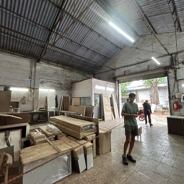   Warehouse at Naushibai Compound, Chitalsar – for Rent