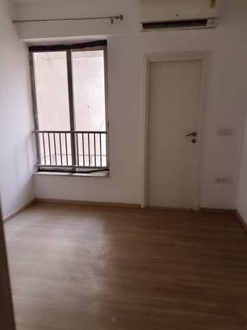 Room in 3 BHK Apartment at BPTP Spacio, Sector 37d – for Rent