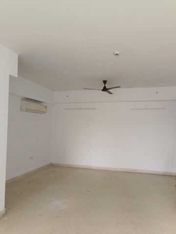 Room in 3 BHK Apartment at BPTP Spacio, Sector 37d – for Rent