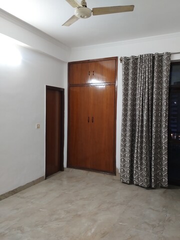 2 BHK Apartment For Rent in Pink and Blue Dhruv Apartment, Sector 46