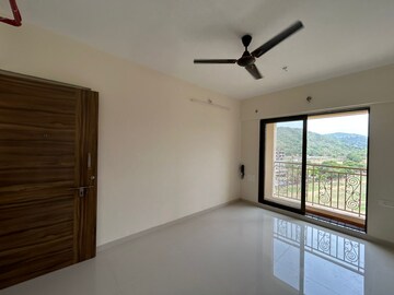 Room in 2 BHK Apartment at Horizon Height, Kasarvadavali – for Rent