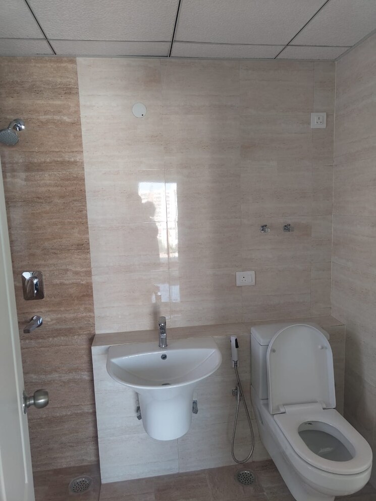 Bathroom, emaar-gurgaon-greens 3 Bedroom 1650 Sq.Ft. Apartment In Sector 102 Gurgaon 8814927