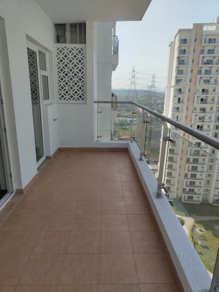Balcony, emaar-gurgaon-greens 3 Bedroom 1650 Sq.Ft. Apartment In Sector 102 Gurgaon 8814927