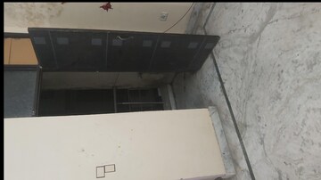 Kitchen in 1.5 BHK Builder Floor at Mayur Vihar – for Rent