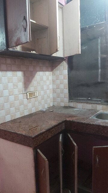 Kitchen in 1.5 BHK Builder Floor at Mayur Vihar – for Rent