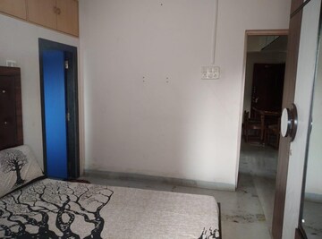 Room in 2 BHK Apartment at Eden Tower, Chembur – for Rent