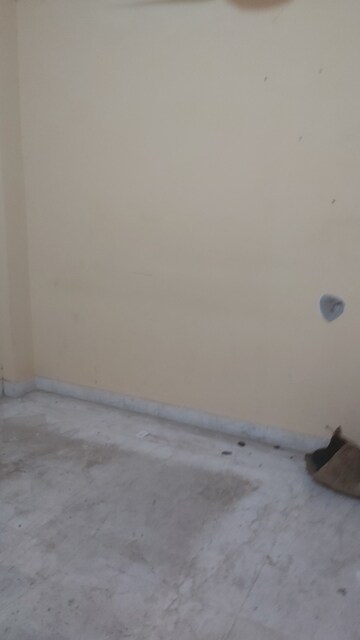 Room in 1.5 BHK Builder Floor at Mayur Vihar – for Rent