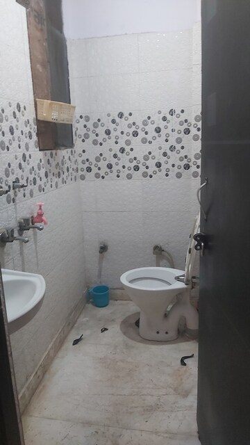 Bathroom in 1.5 BHK Builder Floor at Mayur Vihar – for Rent