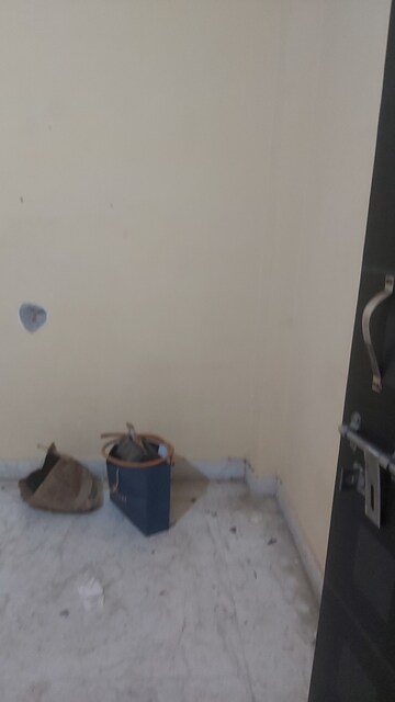 Furnished Amenities in 1.5 BHK Builder Floor at Mayur Vihar – for Rent