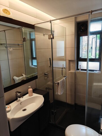 Team Area in 2 BHK Apartment at Usha Kiran Apartment, Khar West – for Sale