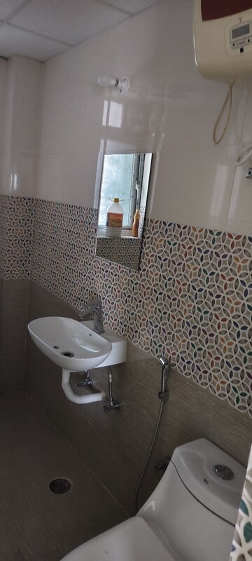 Bathroom in 3.5 BHK Apartment at Ansal Celebrity Meadows, Sushant Golf City – for Sale