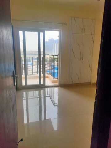 Room in 3 BHK Apartment at Amrapali Tropical Garden, Tech Zone 4 Greater Noida – for Rent