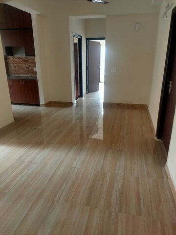 Room in 3 BHK Apartment at Amrapali Tropical Garden, Tech Zone 4 Greater Noida – for Rent