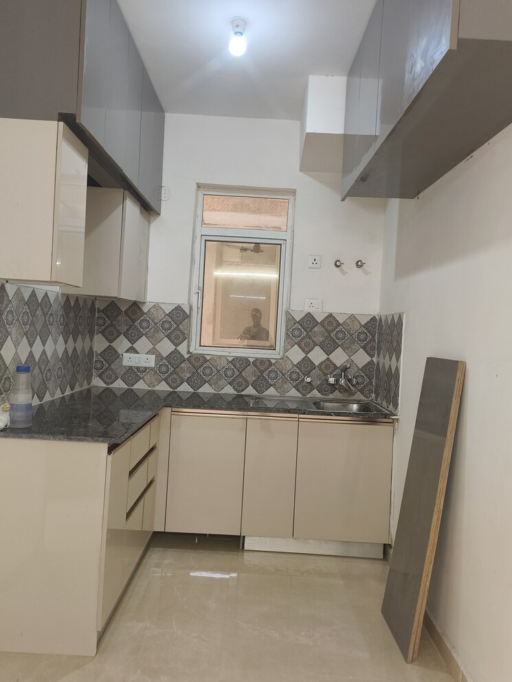 Kitchen, signature-global-park 2.5 Bedroom 1081 Sq.Ft. Builder Floor In Sohna Sector 36 Gurgaon 8815019