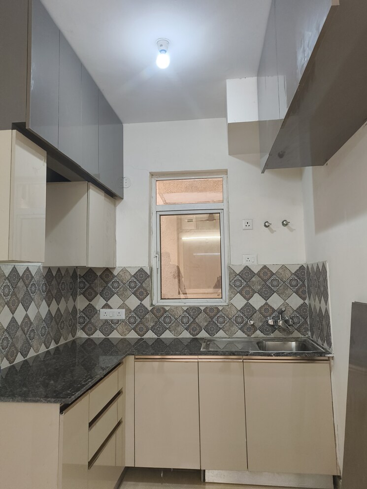 Kitchen, signature-global-park 2.5 Bedroom 1081 Sq.Ft. Builder Floor In Sohna Sector 36 Gurgaon 8815019
