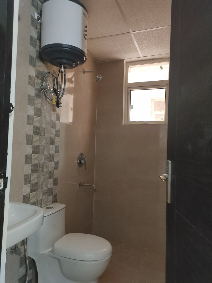 Bathroom, signature-global-park 2.5 Bedroom 1081 Sq.Ft. Builder Floor In Sohna Sector 36 Gurgaon 8815019