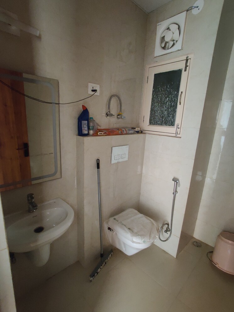Bathroom, atharv-suman-enclave 3 Bedroom 1300 Sq.Ft. Apartment In Sector 104 Noida 8814981
