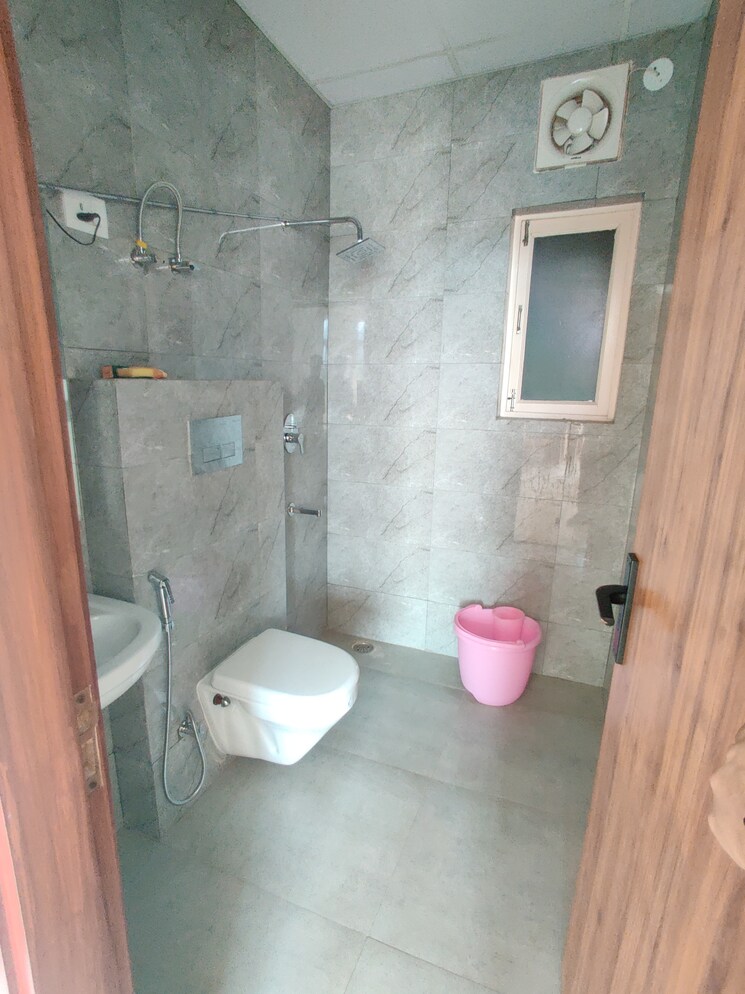 Bathroom, atharv-suman-enclave 3 Bedroom 1300 Sq.Ft. Apartment In Sector 104 Noida 8814981