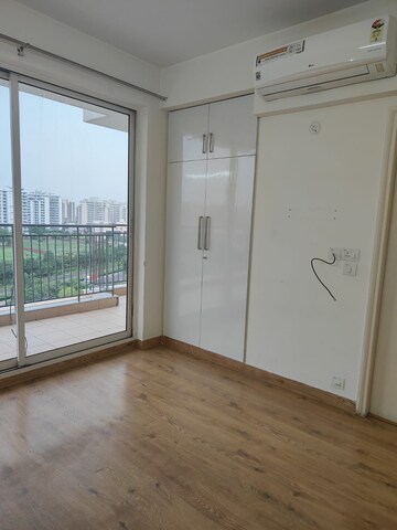 Room in 4 BHK Apartment at Bestech Park View Sanskruti, Sector 92 – for Rent