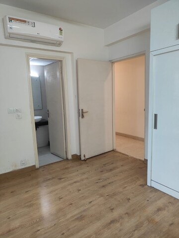 Room in 4 BHK Apartment at Bestech Park View Sanskruti, Sector 92 – for Rent