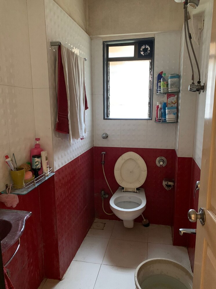 Bathroom, bhavya-palace-apartment 2 Bedroom 700 Sq.Ft. Apartment In Khar West Mumbai 8815017