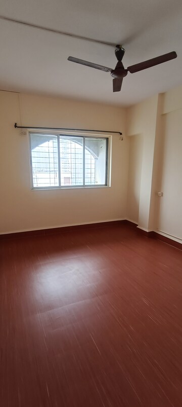 Room in 2 BHK Apartment at Anita Vihar, Kandivali East – for Rent