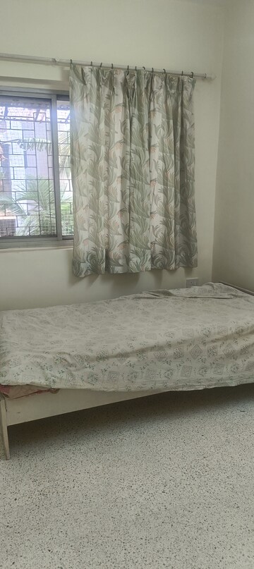 Bedroom in 2 BHK Apartment at Daffodil CHS Kandivali, Kandivali East – for Rent